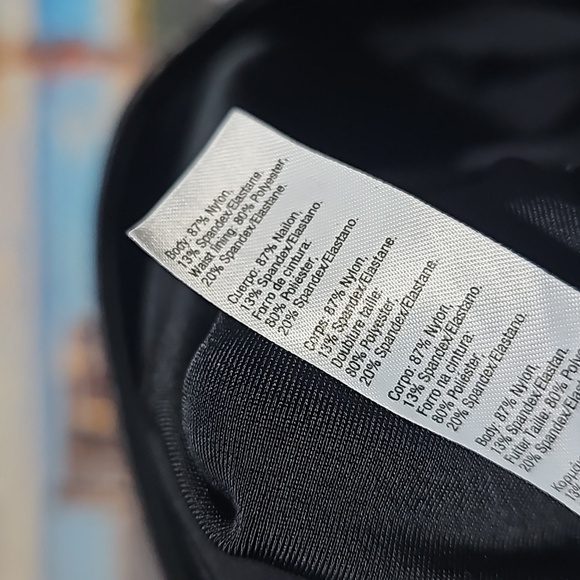 Spanx Skinny Metallic Faux Leather Leggings Size Medium - Picture 5 of 6